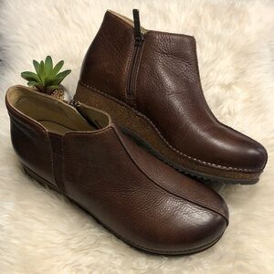 Dansko Makara Bootie Brown Waxy Milled SideZip Dri-Lex® Eco Lining EUC 
LikeNew